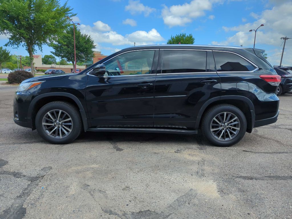 2017 Toyota Highlander Image 6