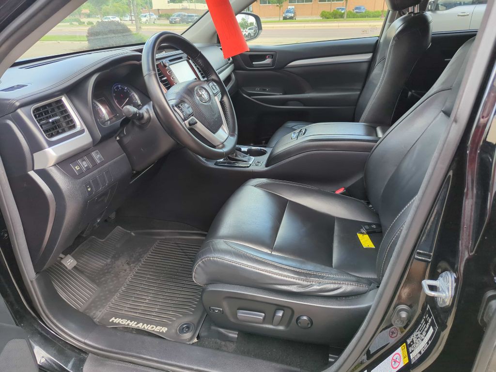 2017 Toyota Highlander Image 10