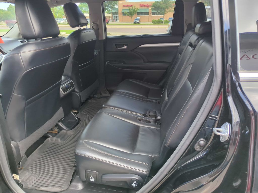 2017 Toyota Highlander Image 11