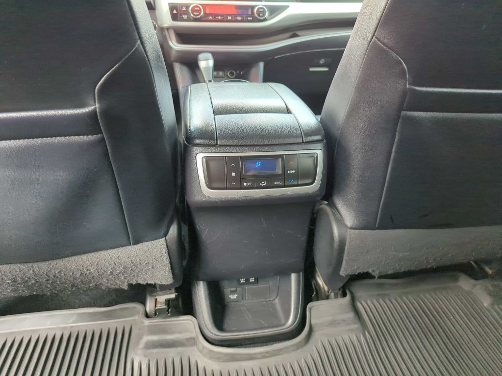 2017 Toyota Highlander Image 14