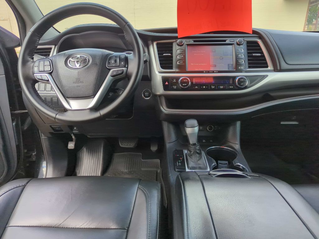 2017 Toyota Highlander Image 15