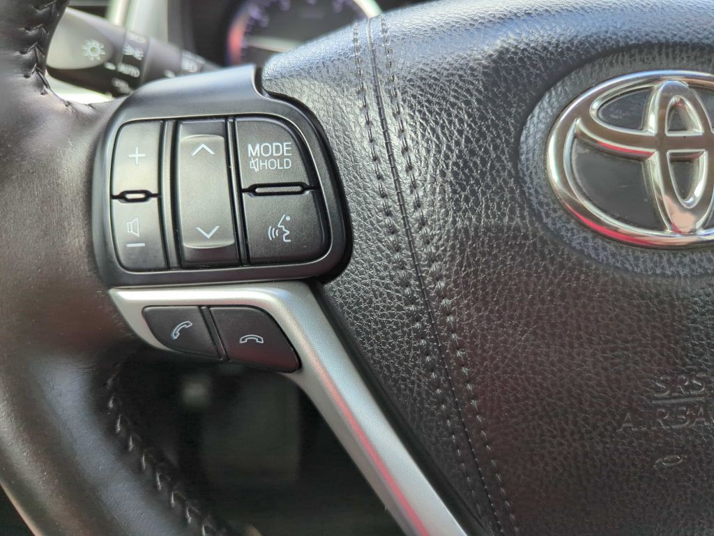 2017 Toyota Highlander Image 18
