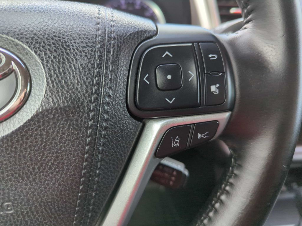 2017 Toyota Highlander Image 19