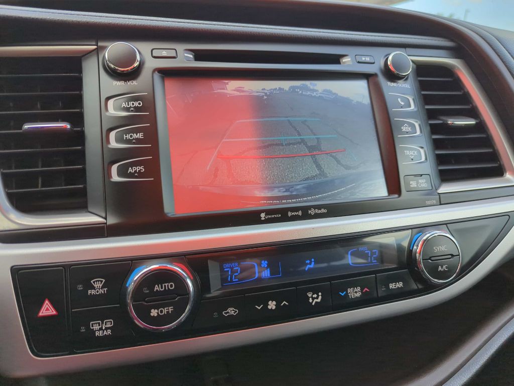 2017 Toyota Highlander Image 21