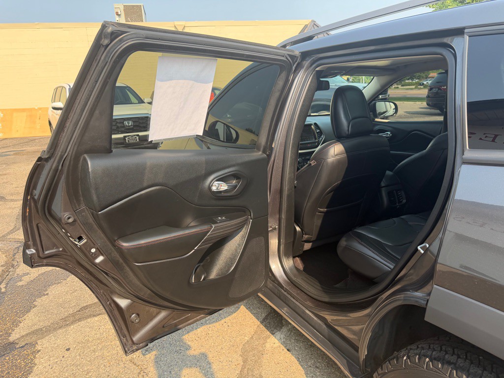 2017 Jeep Cherokee Image 10