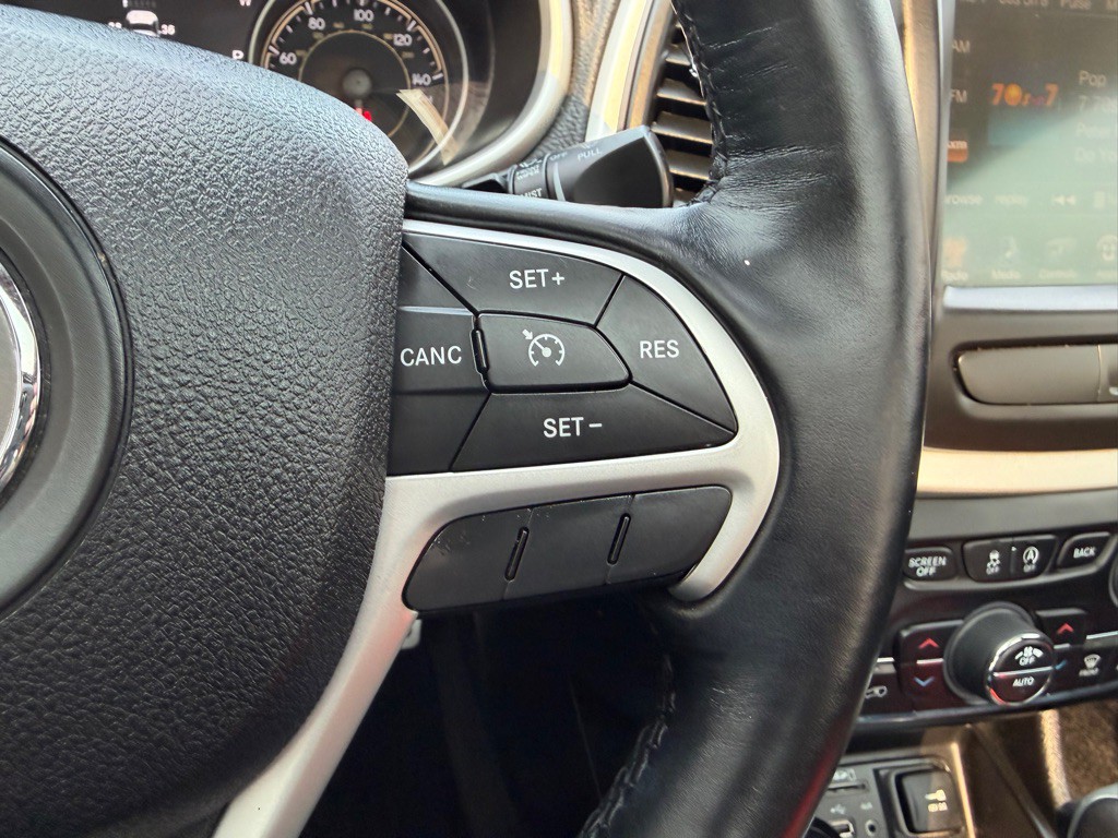 2017 Jeep Cherokee Image 22
