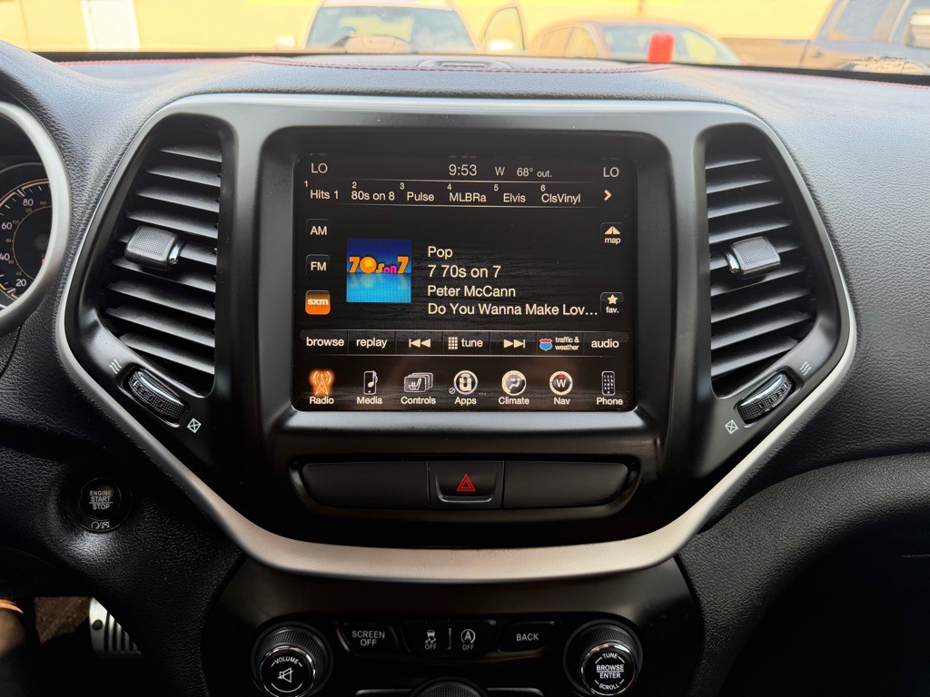 2017 Jeep Cherokee Image 23