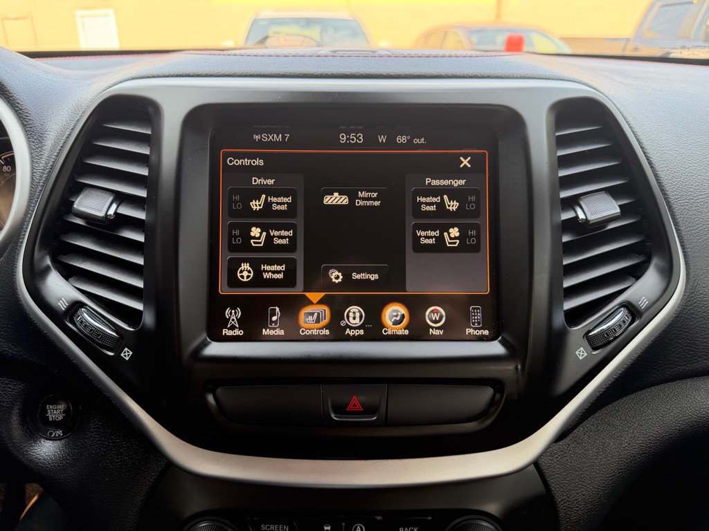 2017 Jeep Cherokee Image 24
