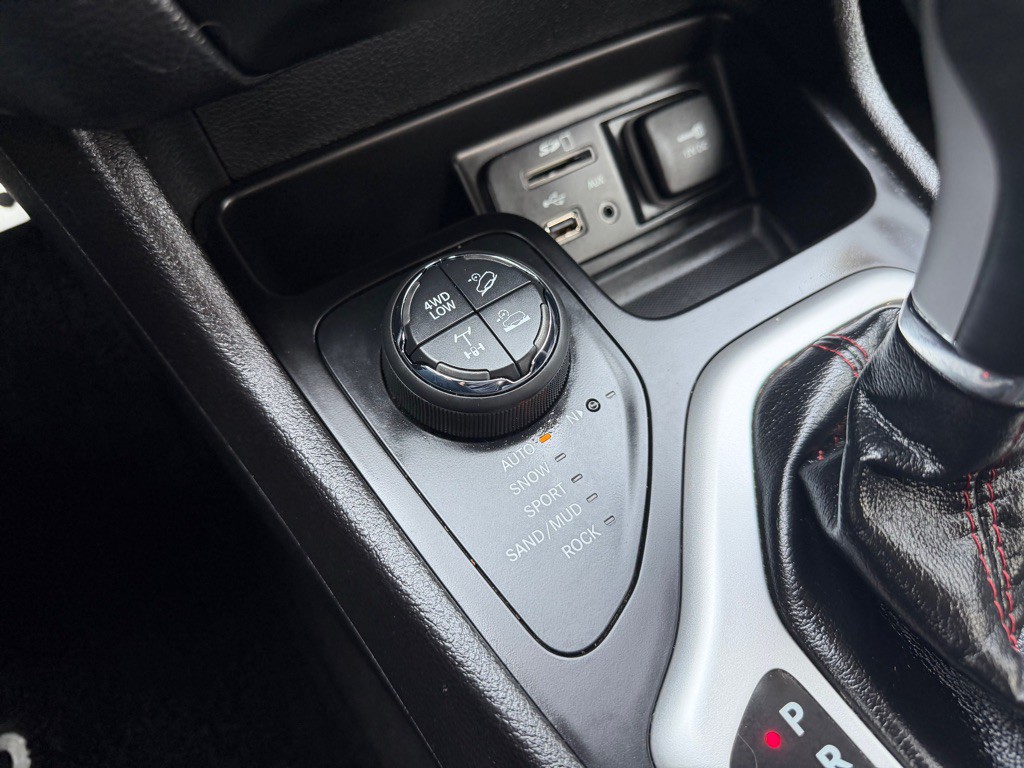 2017 Jeep Cherokee Image 27