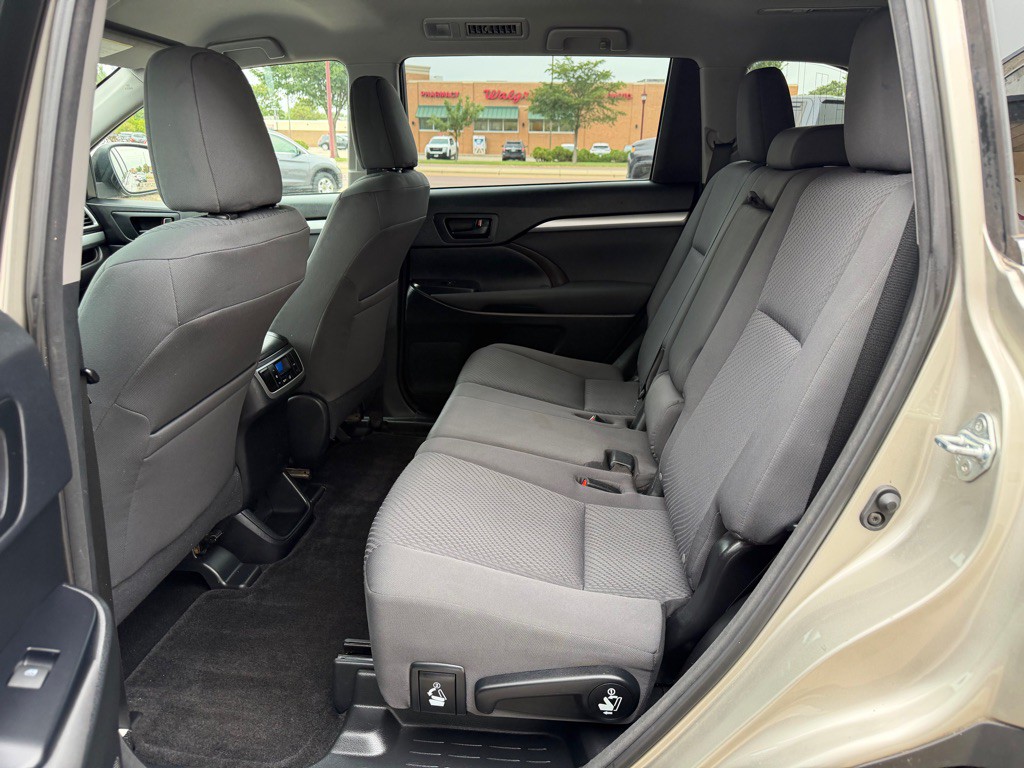 2015 Toyota Highlander Image 11