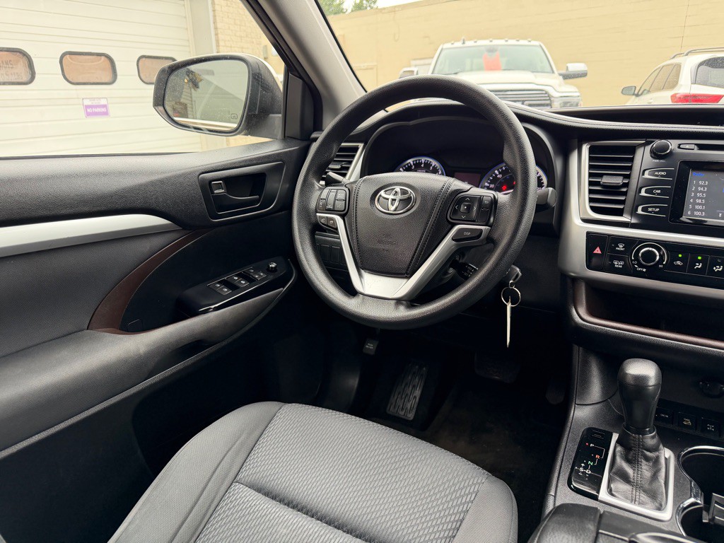 2015 Toyota Highlander Image 14