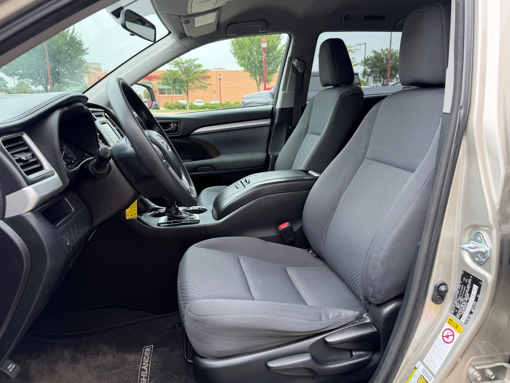 2015 Toyota Highlander Image 17