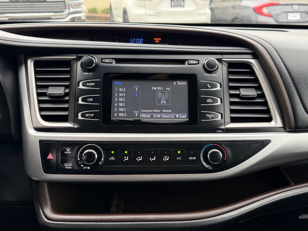 2015 Toyota Highlander Image 22
