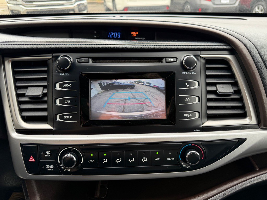 2015 Toyota Highlander Image 23