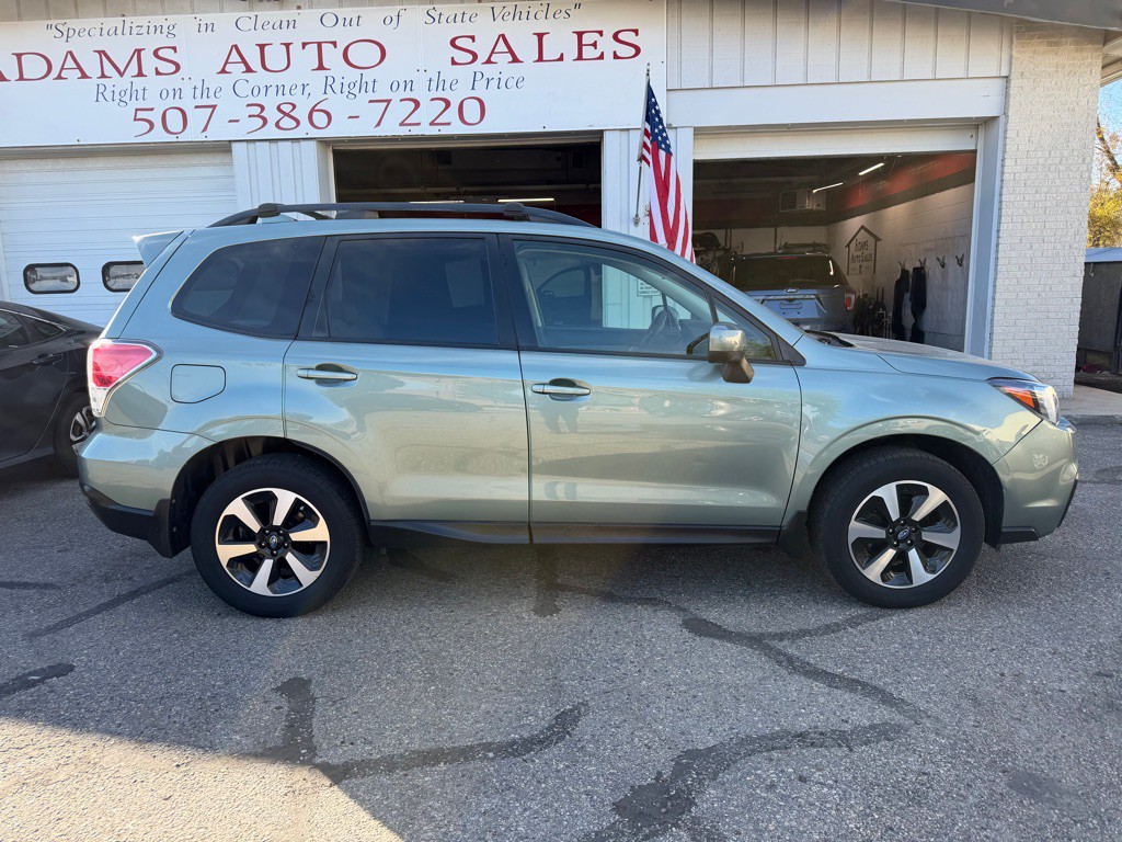 2017 Subaru Forester Image 2