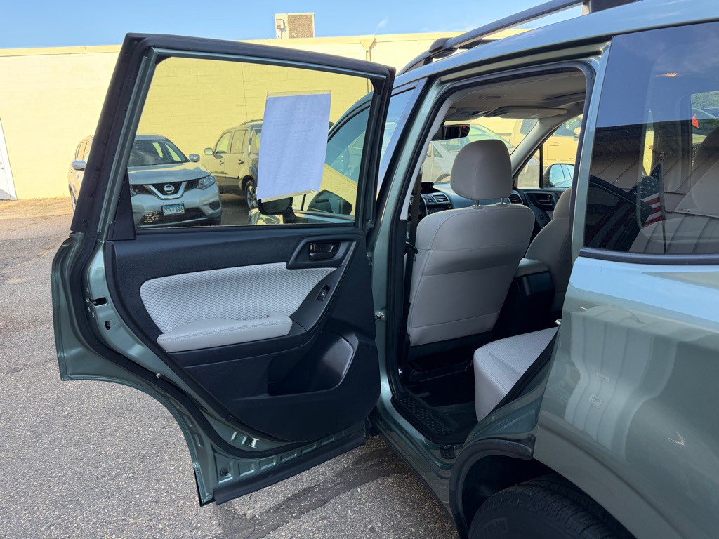 2017 Subaru Forester Image 9