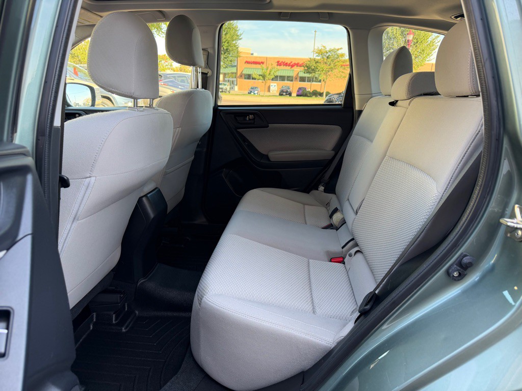 2017 Subaru Forester Image 10
