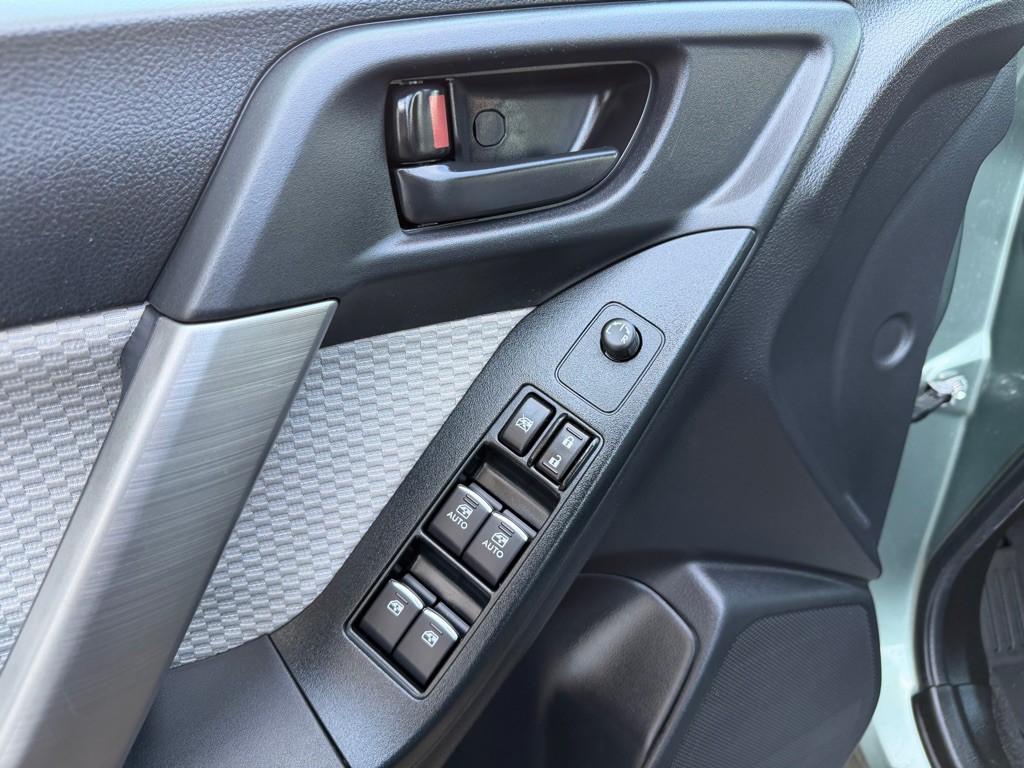2017 Subaru Forester Image 15