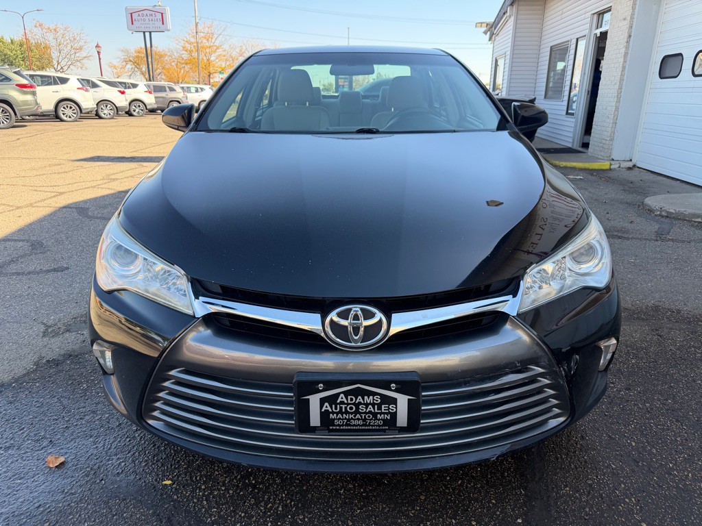 2017 Toyota Camry Image 2