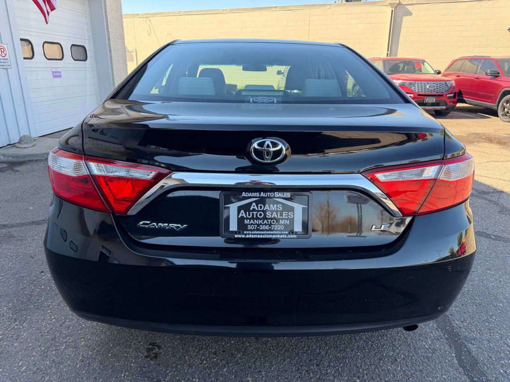 2017 Toyota Camry Image 5