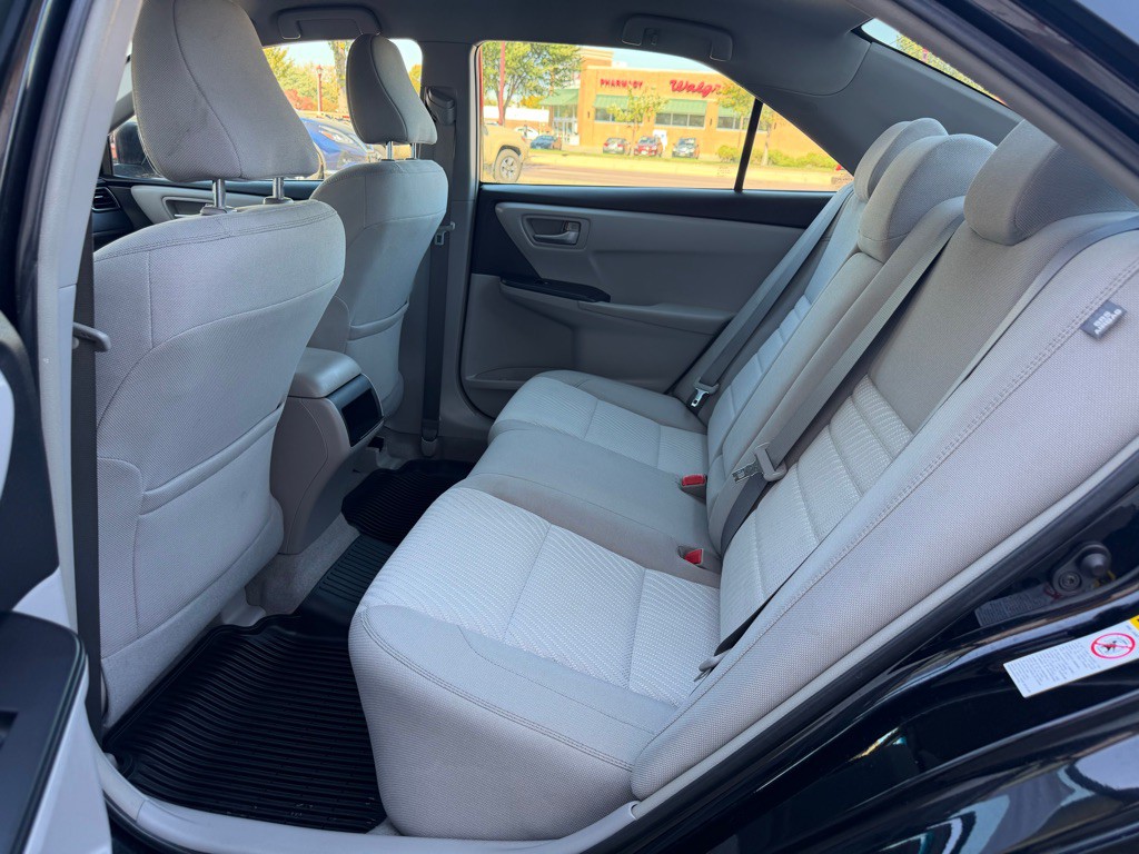 2017 Toyota Camry Image 7