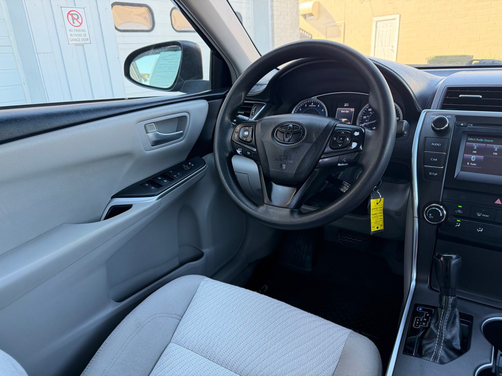 2017 Toyota Camry Image 10