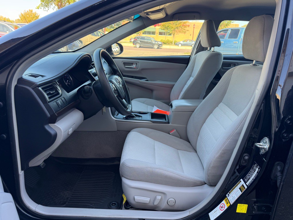 2017 Toyota Camry Image 13