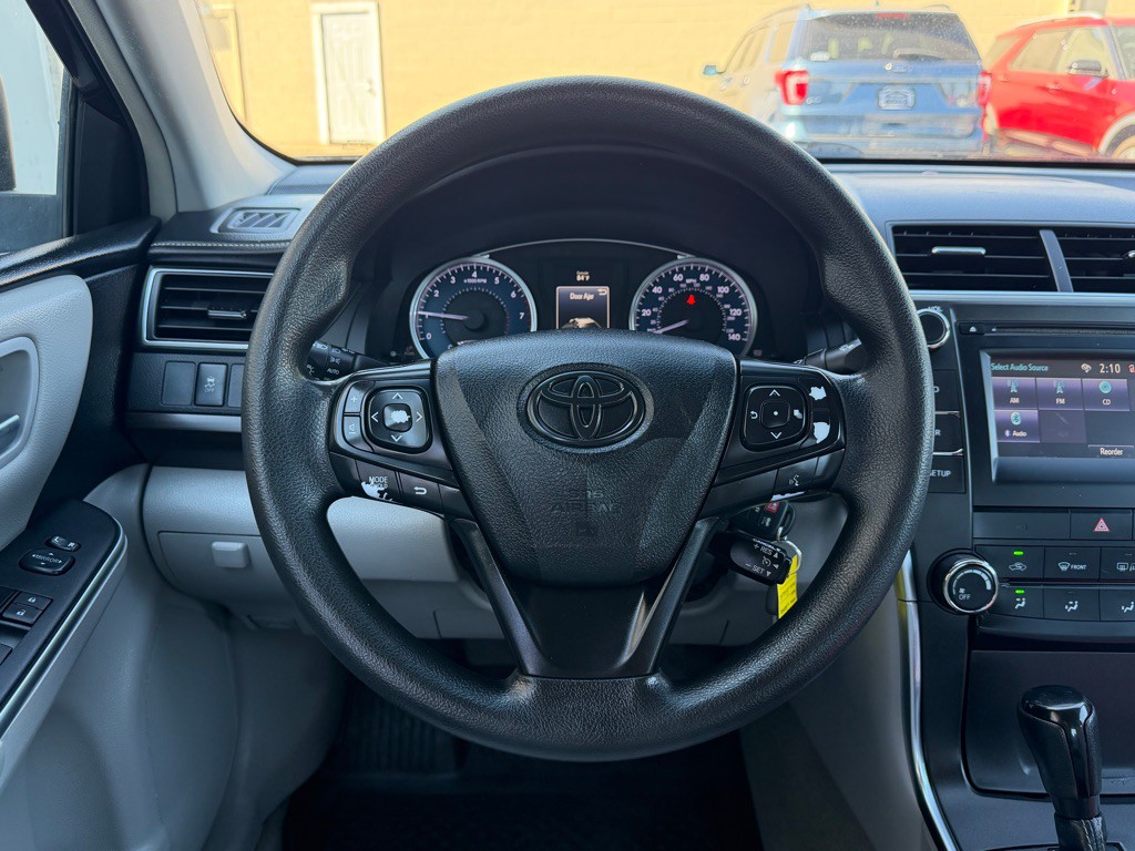 2017 Toyota Camry Image 15