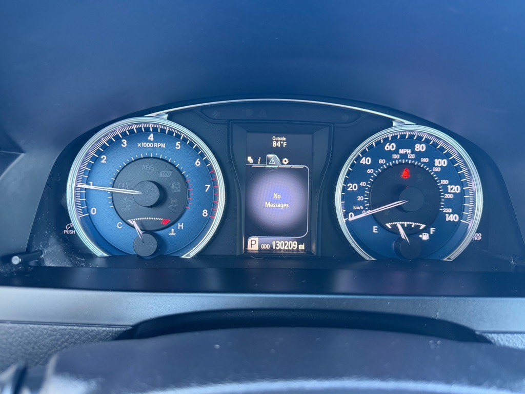 2017 Toyota Camry Image 16
