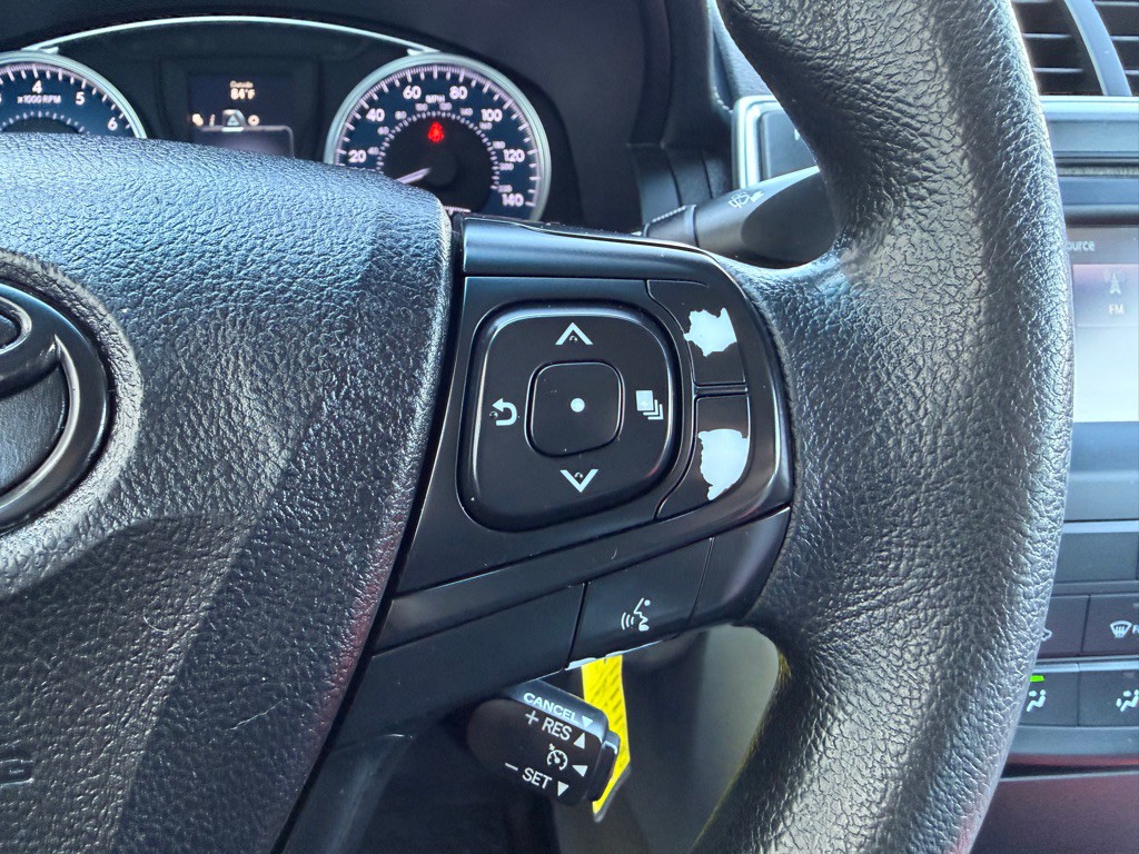 2017 Toyota Camry Image 18