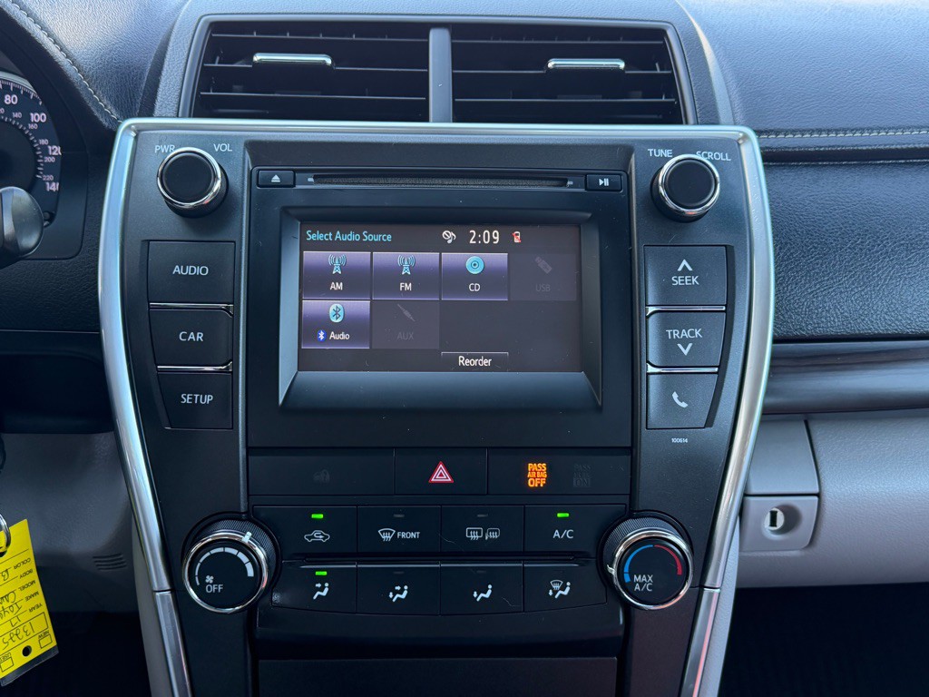 2017 Toyota Camry Image 19