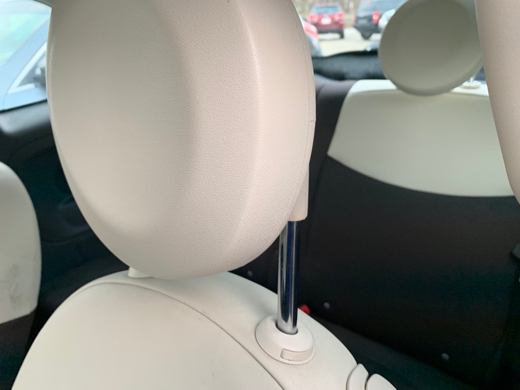 2015 FIAT 500 Image 8