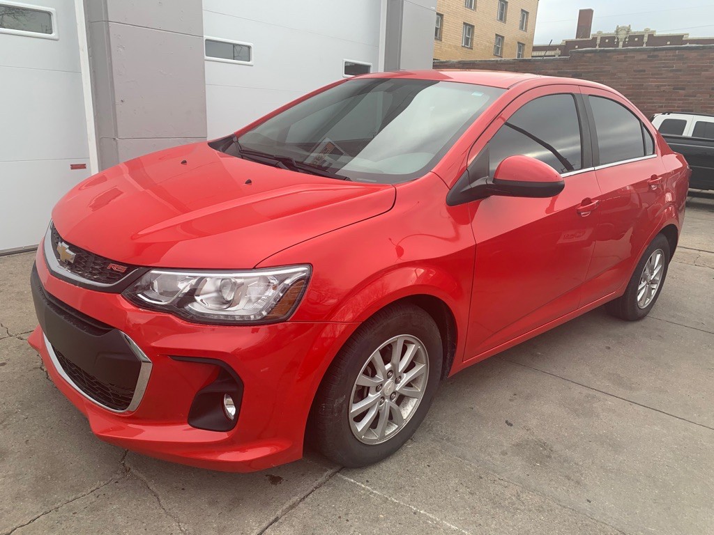 2017 Chevrolet Sonic Image 2