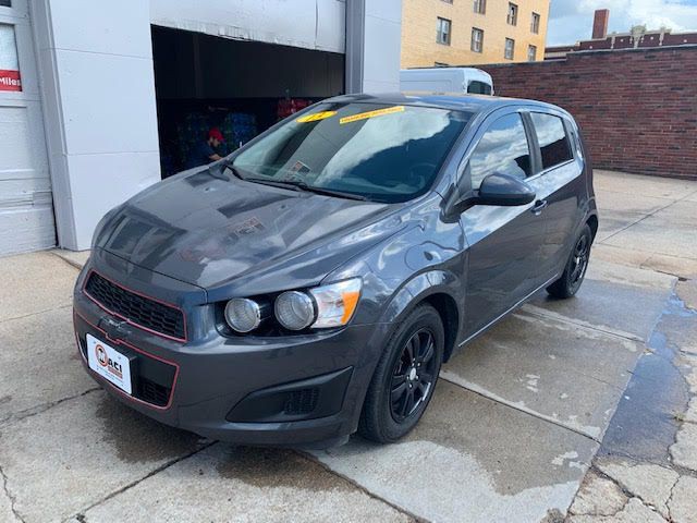 2013 Chevrolet Sonic Image 2