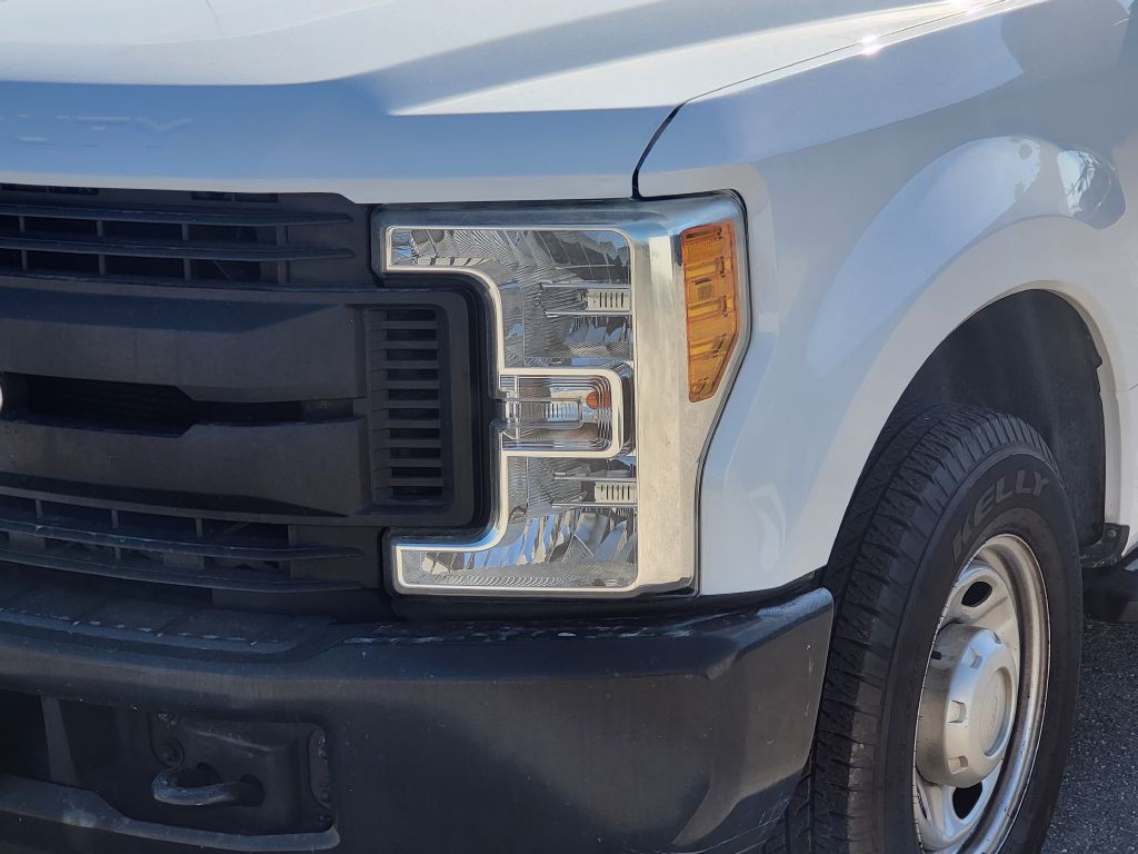 2017 Ford F-250 Image 2