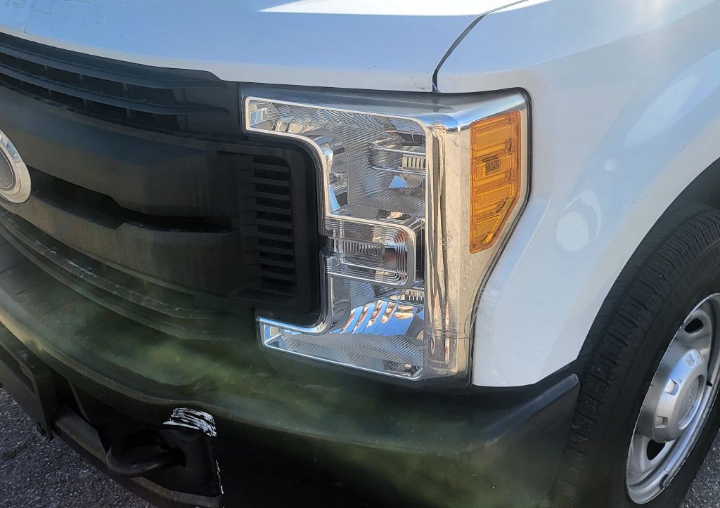 2017 Ford F-250 Image 2