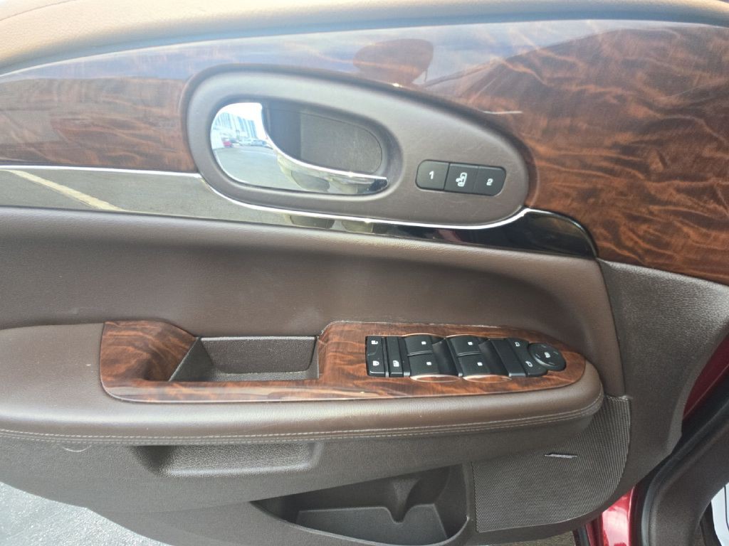 2016 Buick Enclave Image 10