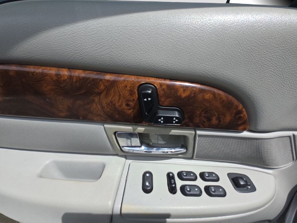 2005 Mercury Grand Marquis Image 9