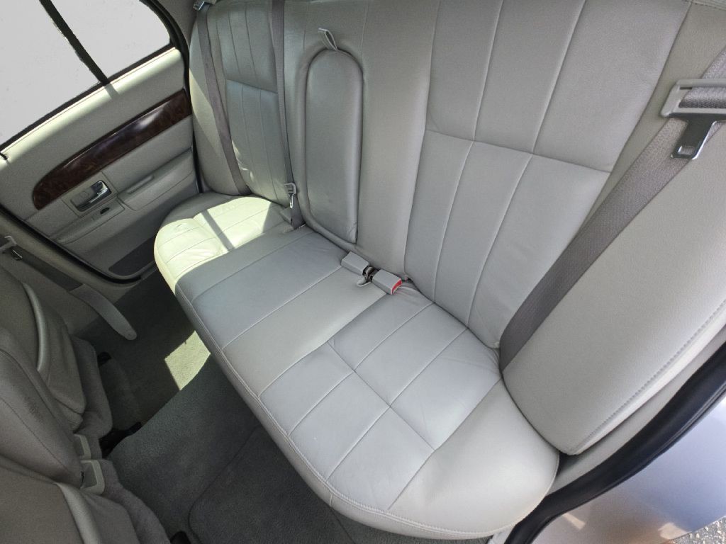 2005 Mercury Grand Marquis Image 11