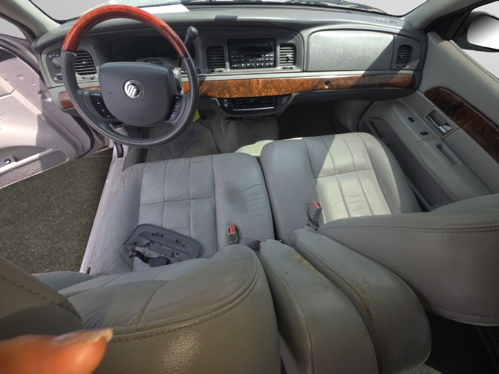 2005 Mercury Grand Marquis Image 12