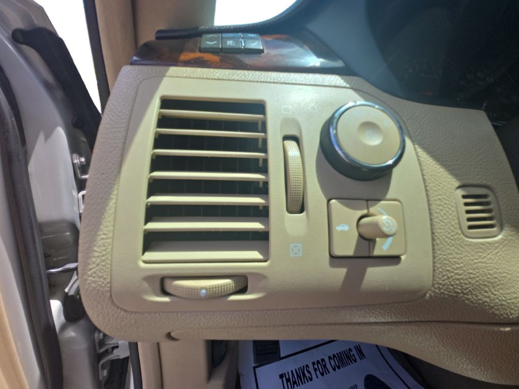 2008 Cadillac DTS Image 14