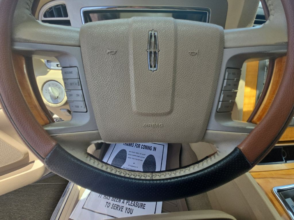 2007 Lincoln Navigator Image 12