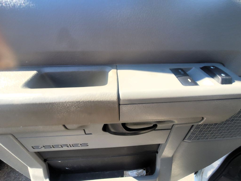 2011 Ford Econoline Image 10