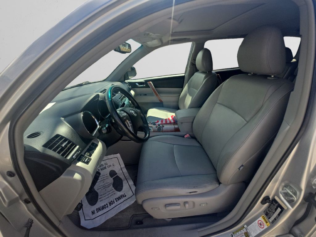 2010 Toyota Highlander Image 9