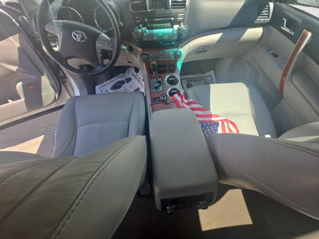 2010 Toyota Highlander Image 10
