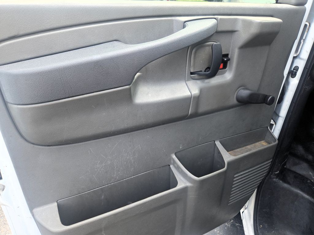 2003 GMC Savana Image 7