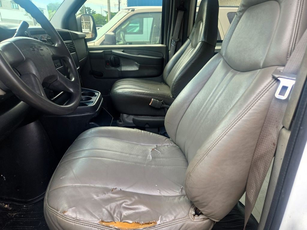 2003 GMC Savana Image 8