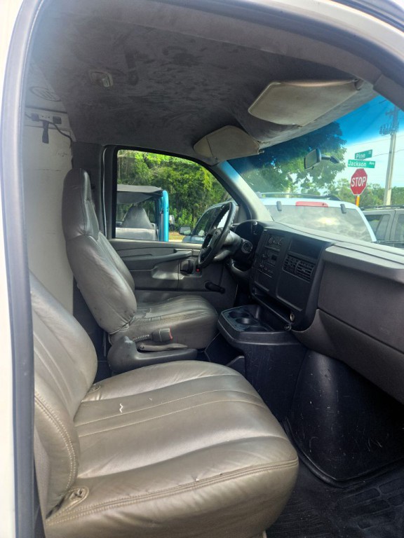 2003 GMC Savana Image 10