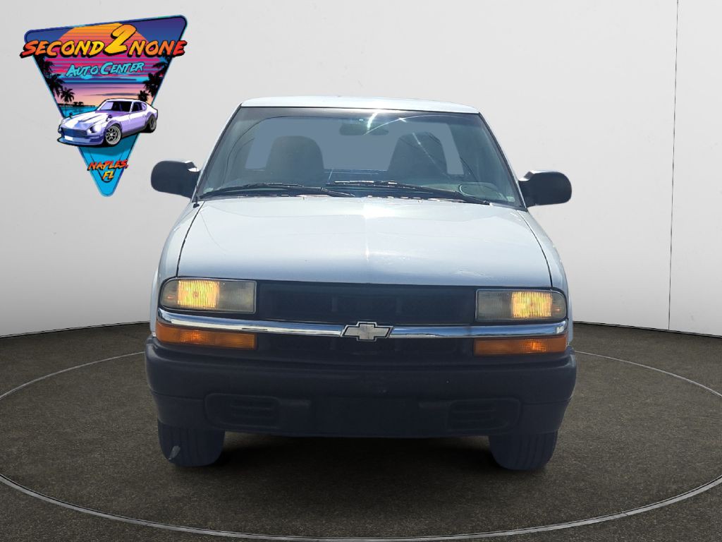 2001 Chevrolet S10 Image 2