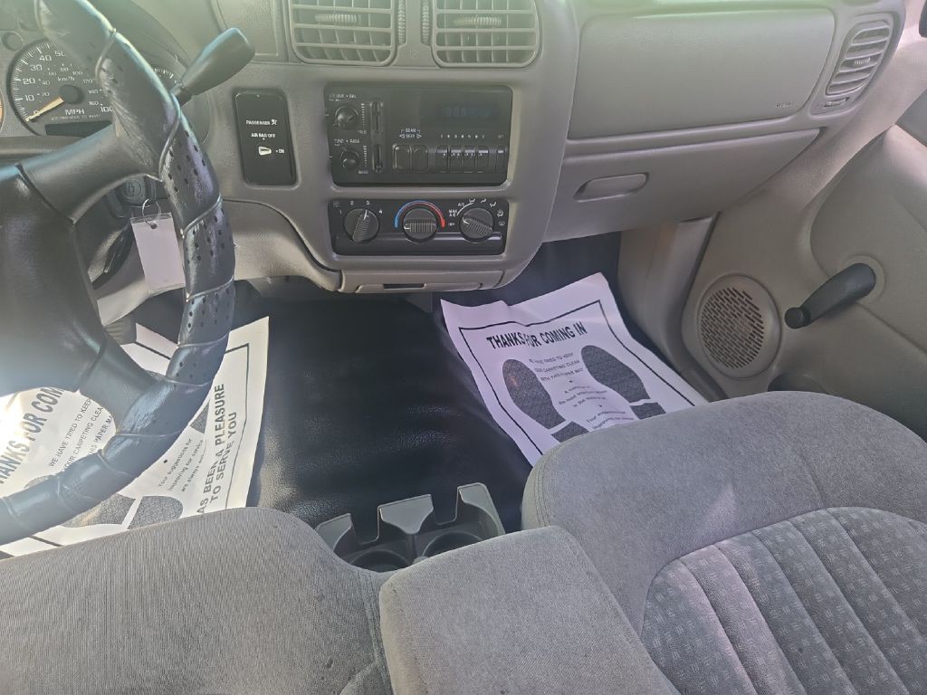 2001 Chevrolet S10 Image 9